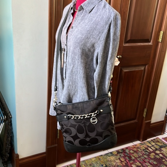 Coach Optic crossbody/shoulder bag like new black signature Fabric/leather - Picture 6 of 16